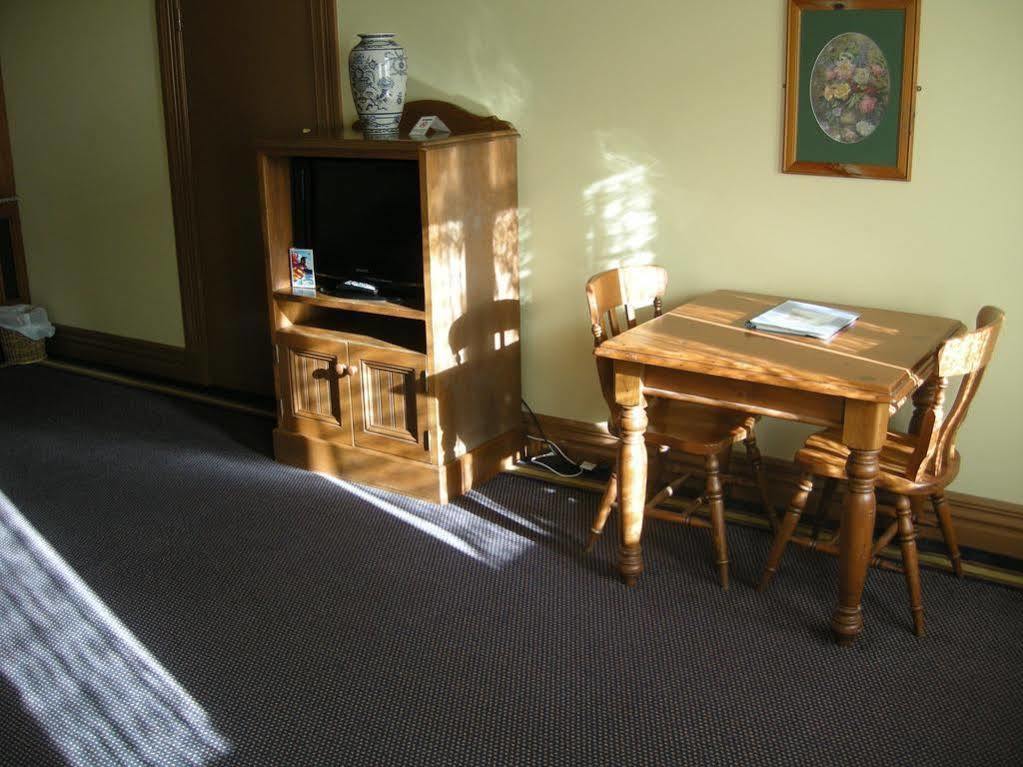 The Terrace At The Settlement Motel